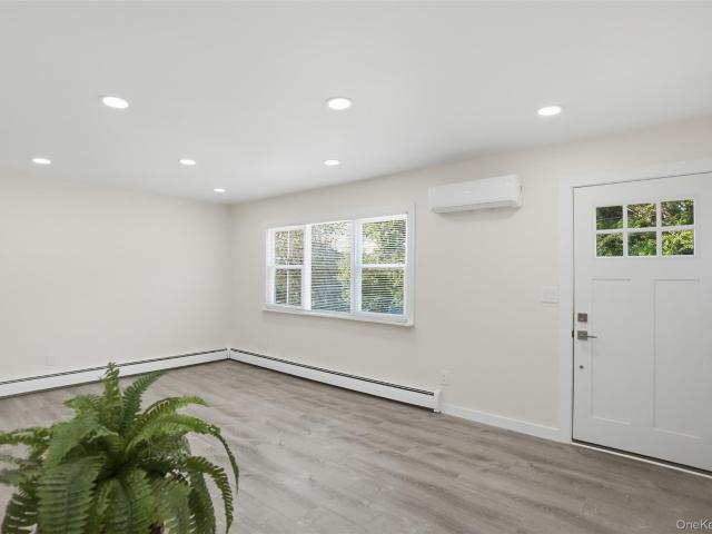 22 W Marshall Drive