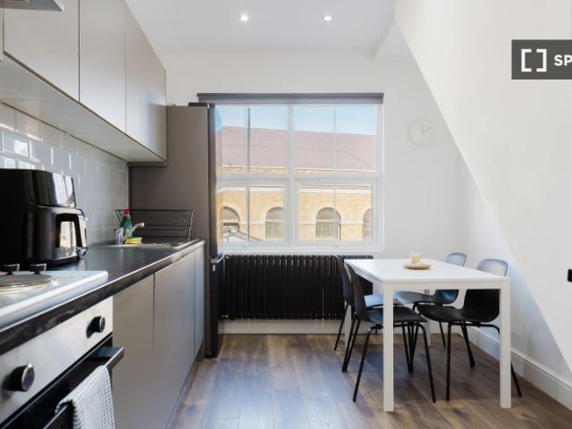 22 Wandsworth Plain, London, SW18 1ET, United Kingdom | 4 bed apartment for rent #172761604 | Rentberry