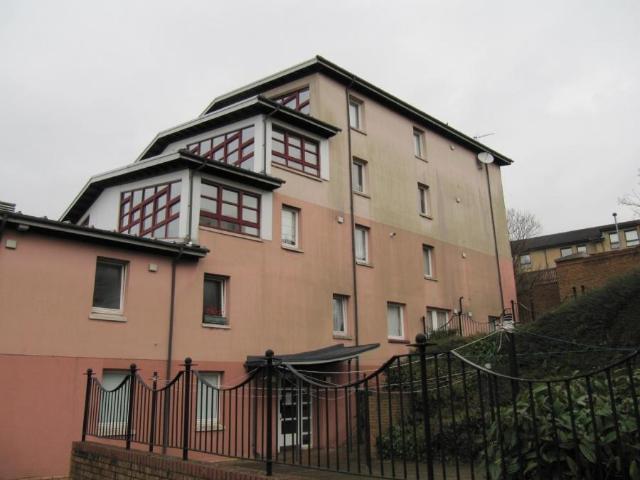 22 Windsor Crescent, Flat 4/1. 2 bed flat to rent £795 pcm £183 pw