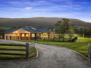 22 Acres Of Lakeside Tranquillity