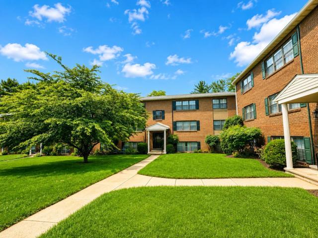 22 Alanbrooke Court # 22E