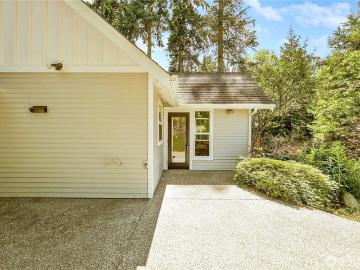 22 and 31 Pebble Lane