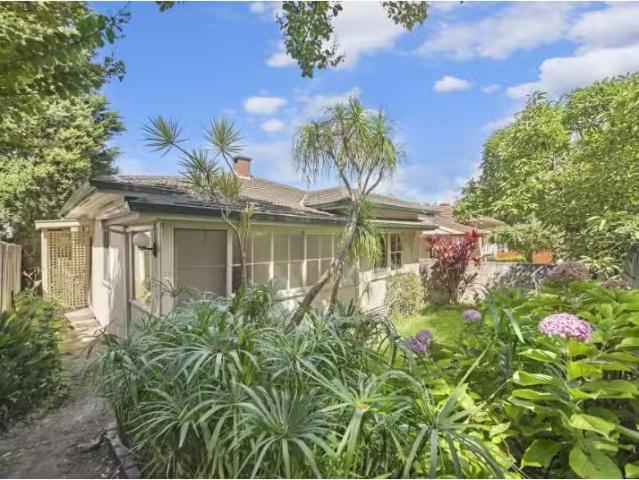 22 Anglo Road, Greenwich House for rent Listed by Emma Barwoo.
