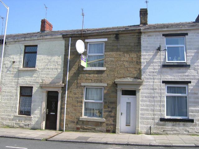 22 Barnes Street, Clayton le Moors. 2 bed terraced house to rent £625 pcm £144 pw