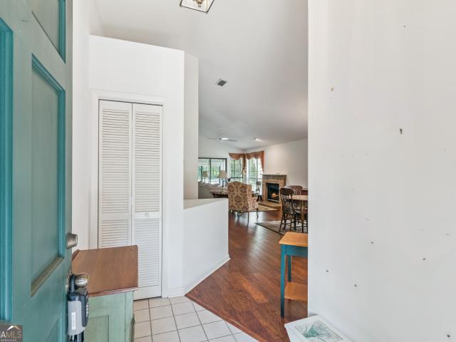 22 Bay Tree Court W