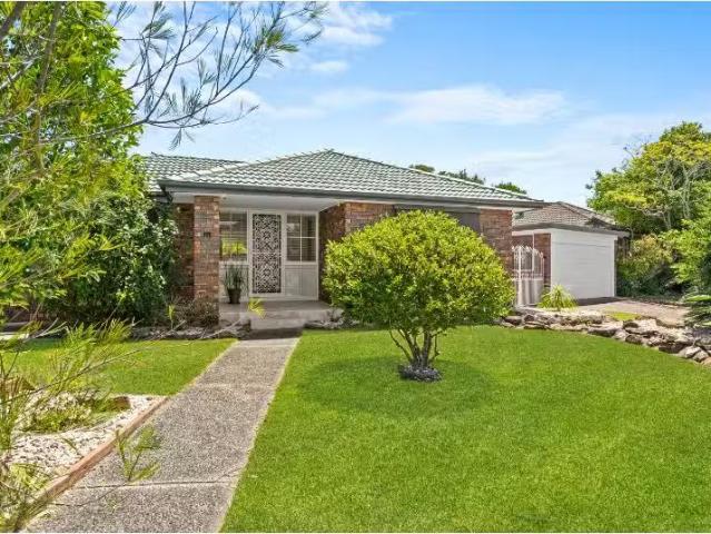 22 Bayline Drive, Point Clare House for rent Listed by Tammy.