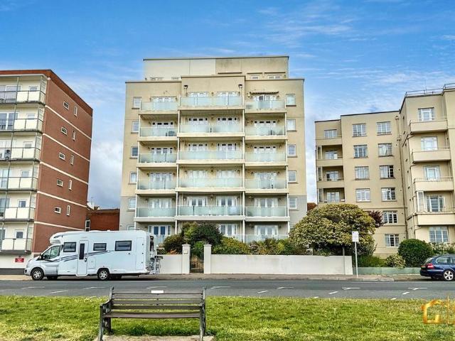 22 Bedford Avenue, Bexhill on Sea, TN40 3 bed apartment to rent £1,550 pcm £358 pw