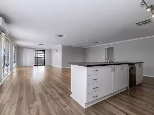 22 Berkeley Loop, Piara Waters, WA 6112