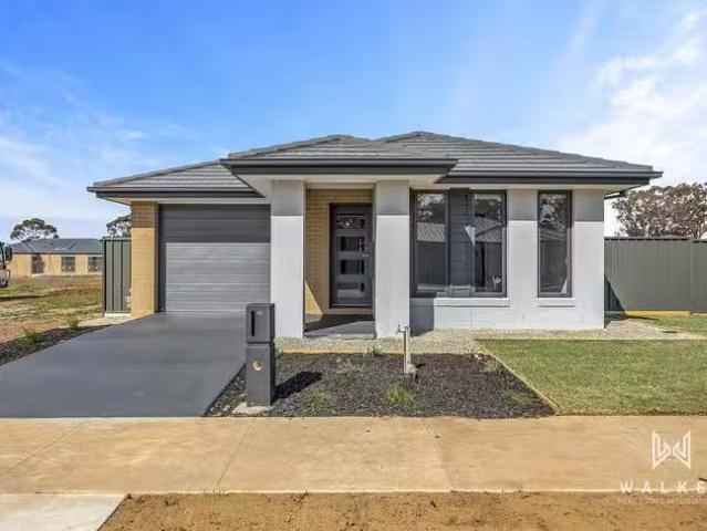 22 Boldiston Crescent, Huntly, VIC 3551