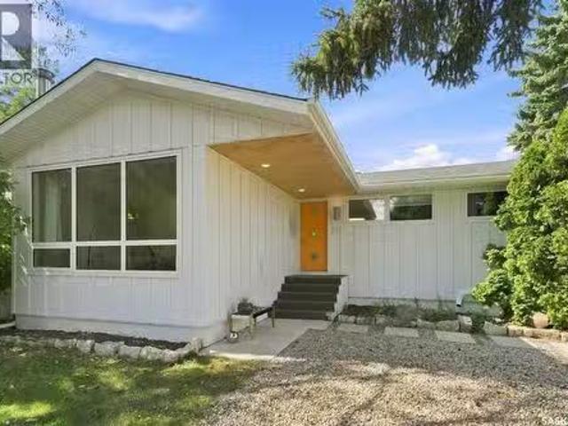 22 Brown Crescent, Saskatoon, SK, S7J 2R8 house for sale Li.
