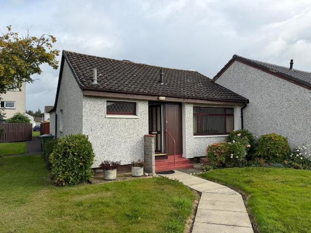 22 Bute Drive, Perth PH1, 2 bed bungalow to rent, £895 pcm | PrimeLocation