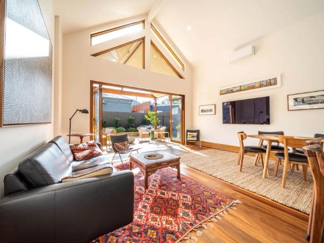 22 Cairns Street