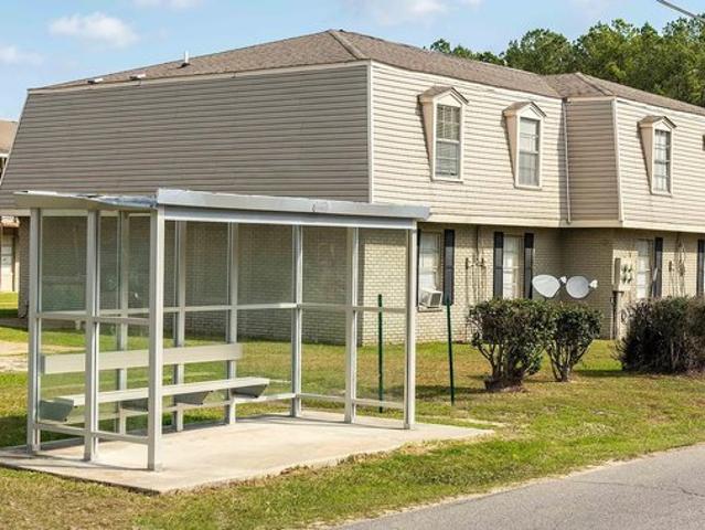 22 Central School Rd, Hattiesburg, MS 39401