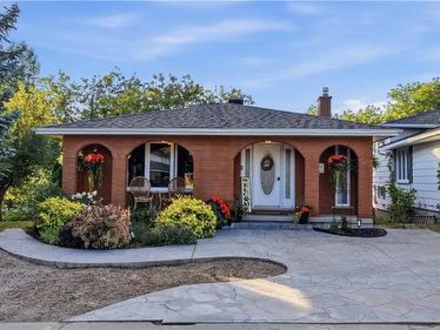 22 Collins Drive, Copper Cliff, ON, P0M 1N0 house for sale | Listing ID 2129 | Royal LePage