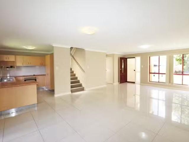22 Clear River Boulevard, ASHMORE, QLD 4214 House for Rent