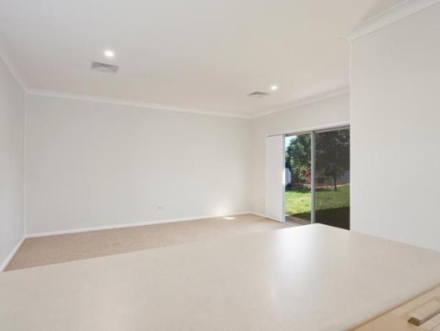 22 Dalkeith Avenue Lake Albert NSW