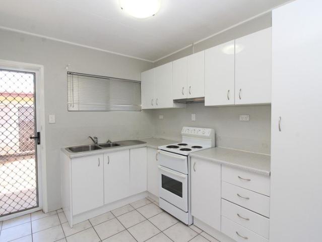 2/2 Daphne Street
