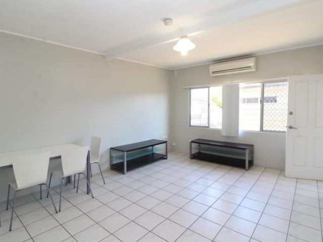 2/2 Daphne Street