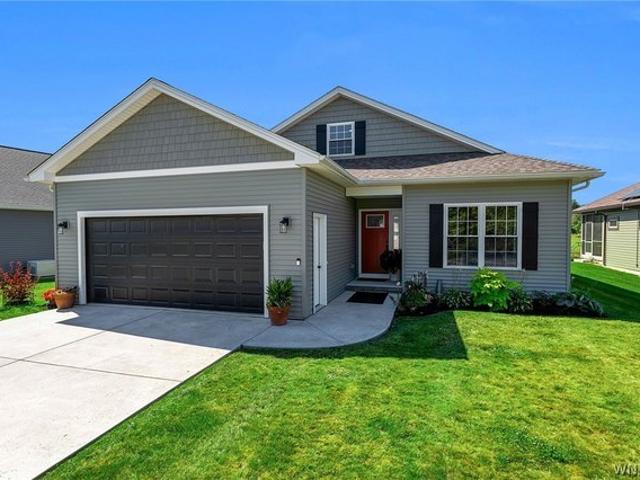 22 Deerview Dr, Akron, NY 14001