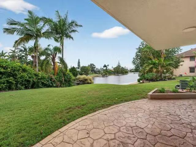 2/2 Dunlop Court, MERMAID WATERS, QLD 4218 Apartment for Rent