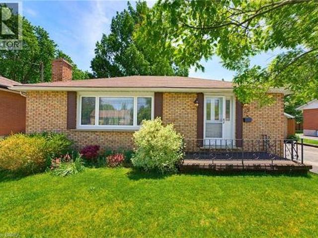 22 Dunsdon Street, Brantford, ON, N3R 3J3 house for sale | Listing ID 40824 | Royal LePage