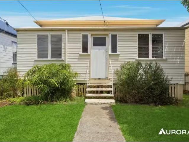 22 Elfin Street, East Brisbane House for rent Listed by Sean.