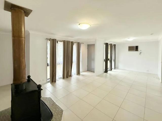 22 Evelyn Crescent, Thornton