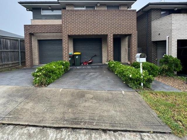 22 FACEY LANE, SPRING FARM