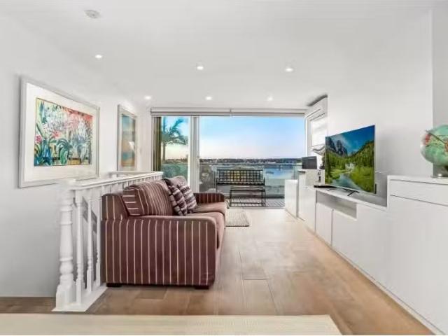 22 Gipps Street, Birchgrove House for rent Listed by Yorick C.
