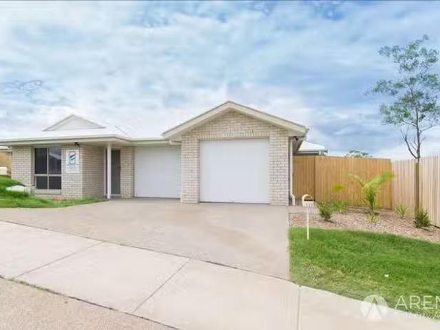 2/2 Groeschel Court, Goodna, QLD 4300