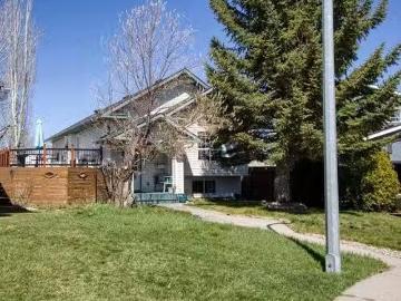 Green Meadow, Strathmore, Alberta - Garden