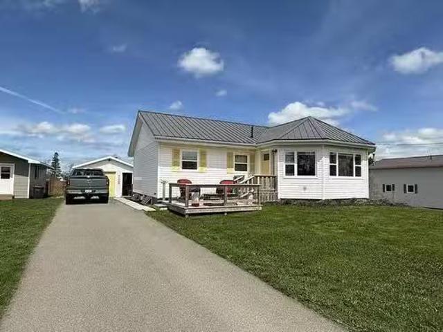 22 Hilltop Avenue, North Rustico, PE, C0A 1X0 house for sale.