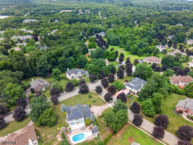 22 Jarombek Dr