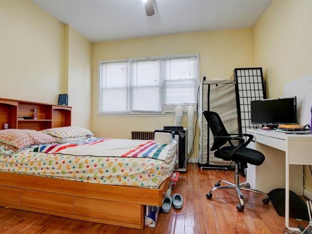 22 Jones St, 2 beds, 1 full bath