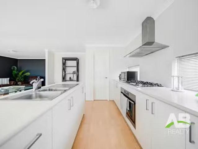 22 Joseph Banks Boulevard, Banksia Grove, WA 6031