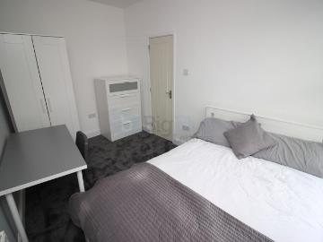 22 Kelsall Avenue, Hyde Park, Leeds LS6 2 bed terraced house to rent £1,127 pcm £260 pw