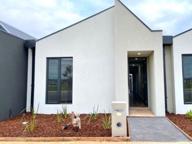 22 Kingdom Boulevard, Weir Views