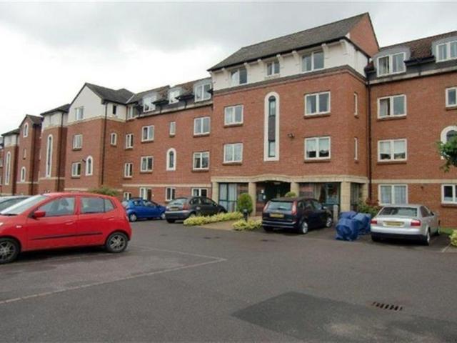 22 Kinmond Court, 19 35 Kenilworth. 1 bed retirement property to rent £1,050 pcm £242 pw