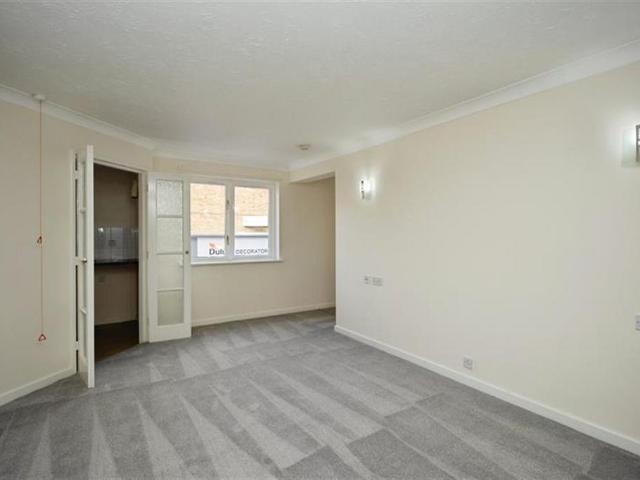 22 Kinmond Court, 19 35 Kenilworth. 1 bed retirement property to rent £995 pcm £230 pw