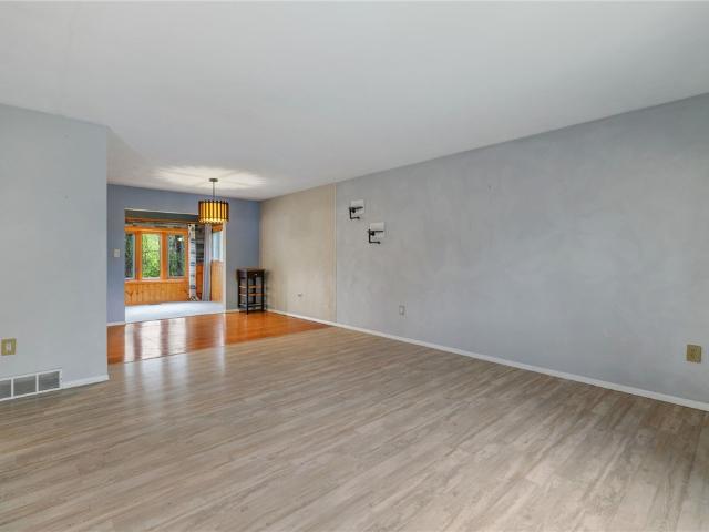 22 Laurel Valley Ct