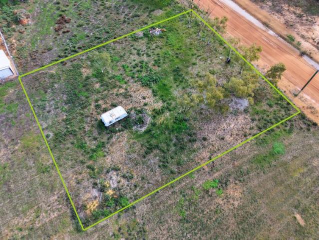 22 LEAKE STREET, DOODLAKINE 1/2 ACRE BLOCK WITH WATER CONNECTED