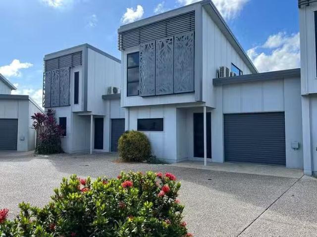 2/2 Makybe Diva Drive, Ooralea, QLD 4740