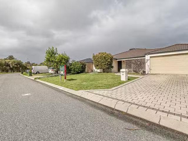 22 Mary Mackillop Glen, Queens Park, WA 6107