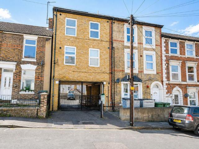 22 Melville Road, Maidstone ME15, 2 bed flat to rent, £1,250 pcm | PrimeLocation