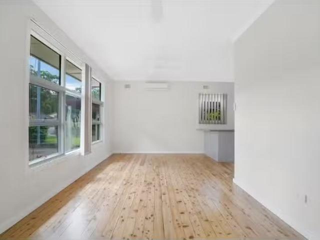 22 Middle Point Road, BOLTON POINT House for rent Listed by L.