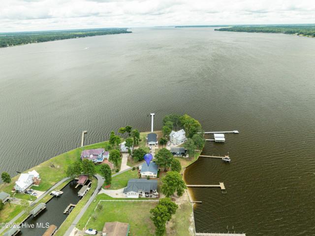 22 Oak Point Road