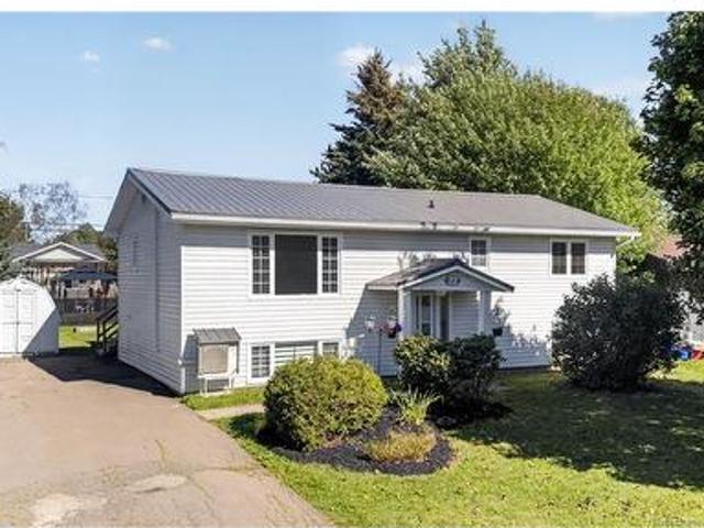 22 Pembroke Cres, Riverview, NB, E1B 3Z8 house for sale | Listing ID NB147074 | Royal LePage