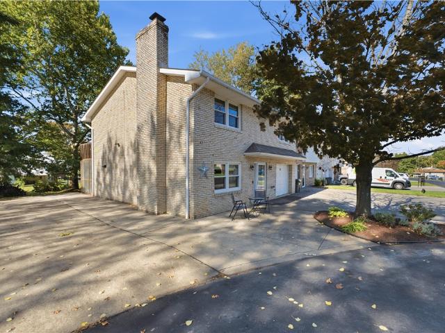 22 Pine Dr