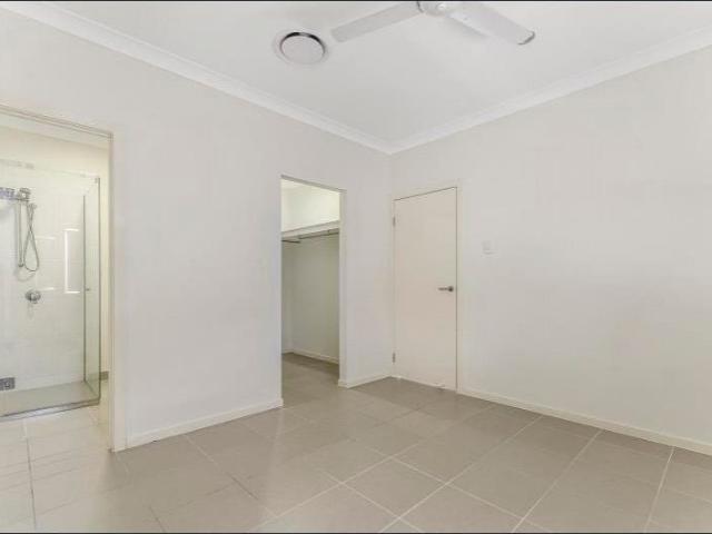 2/2 Pongamia Pde, Mount Low