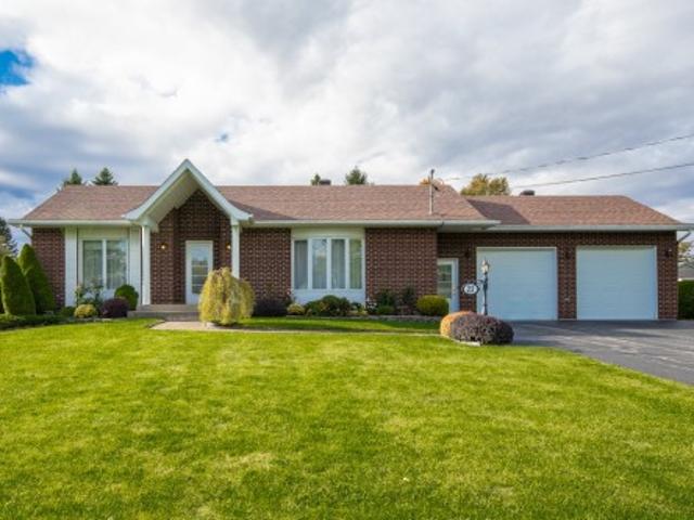 22 Place Murray, Saint Patrice De Sherrington, QC, J0L 2N0 house for sale | Listing ID 14419 | Royal LePage